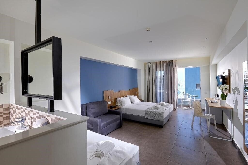 Панорама Pollis 4*