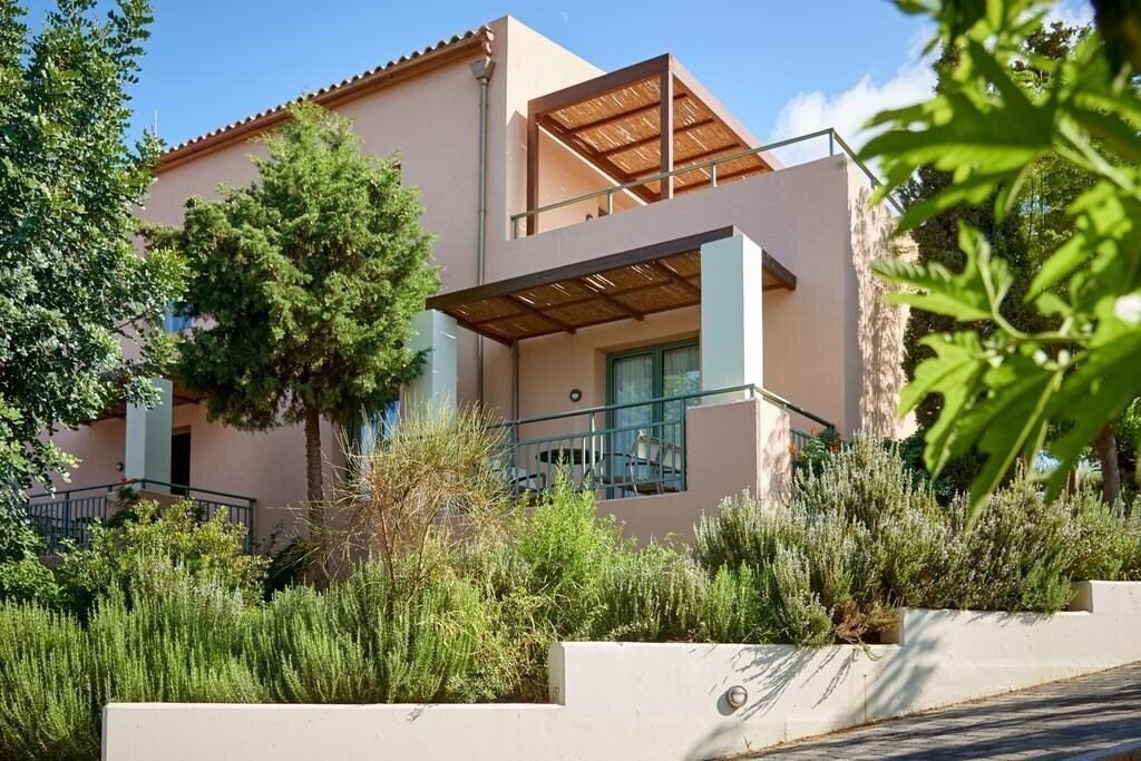 Отель Village Heights Golf Resort 4*