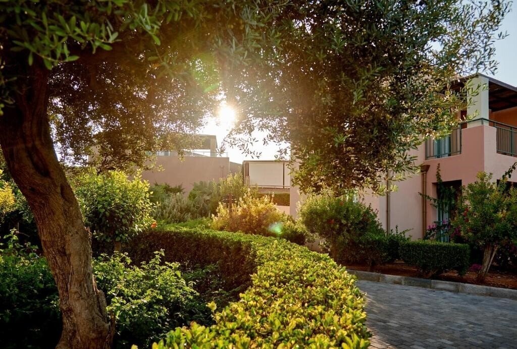 Изображение Village Heights Golf Resort 4*