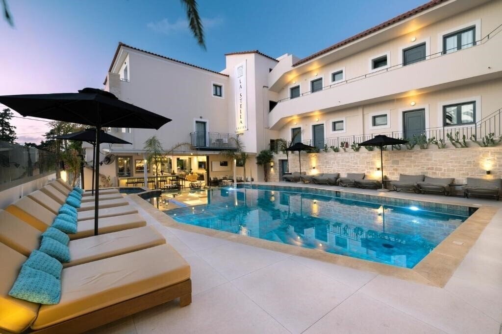 Отель La Stella Apartments & Suites 4*
