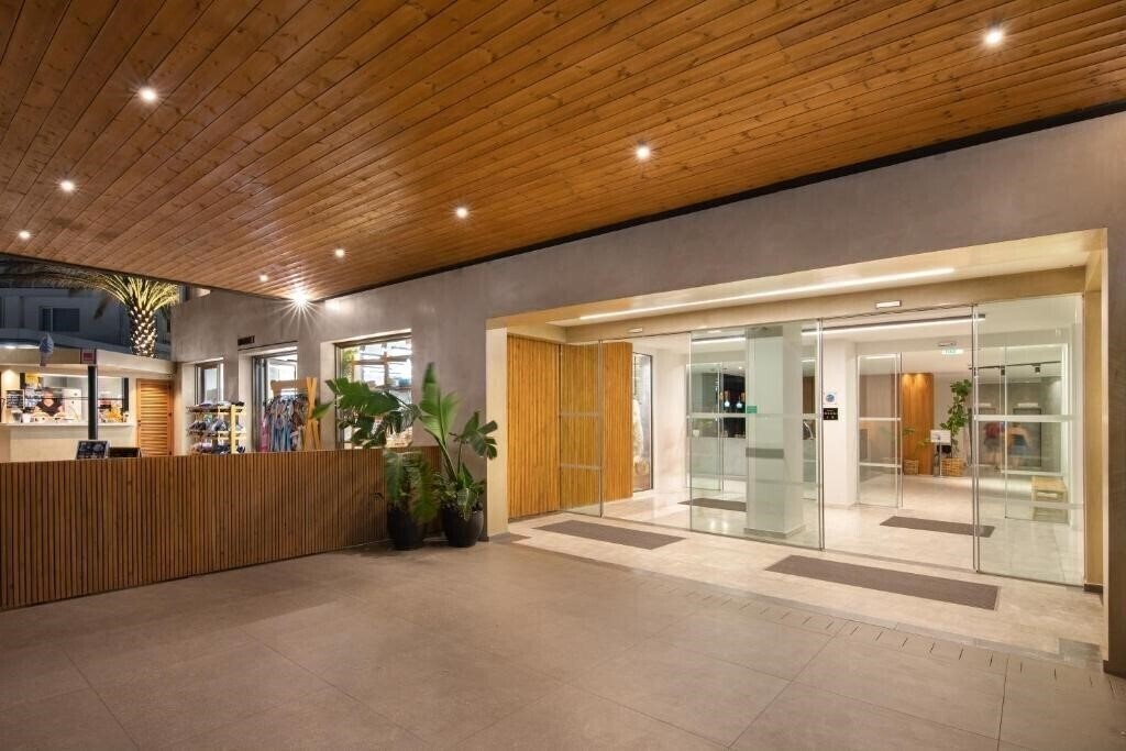 Вид Blue Sky Beach Hotel 3*