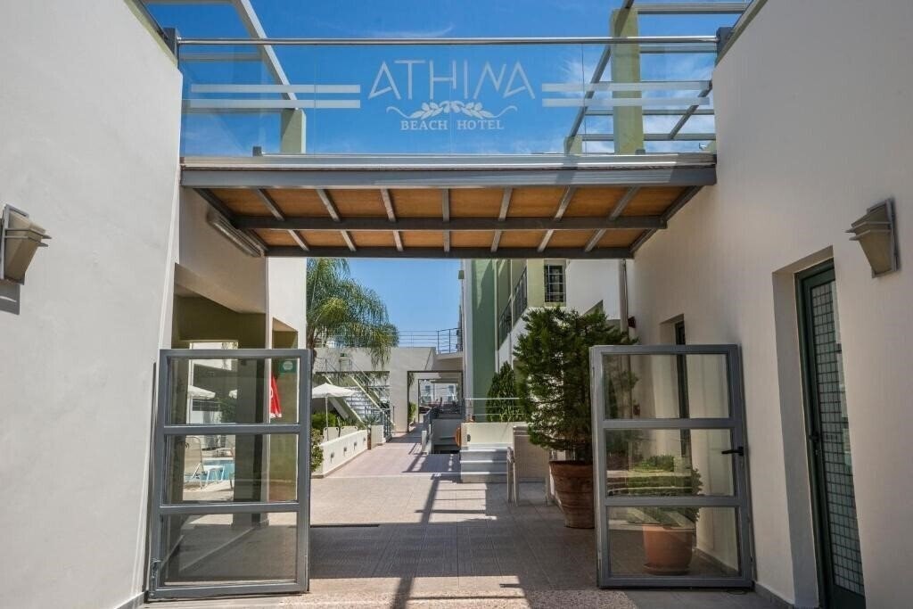 Вид Athina Beach Hotel Chania 3*