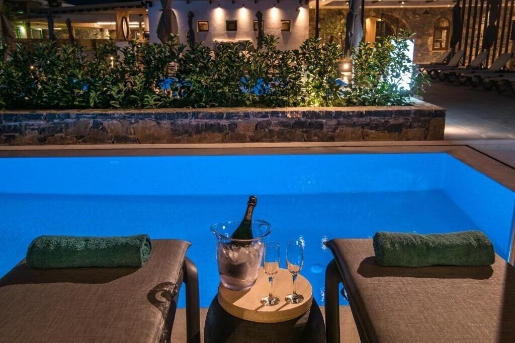 Территория Petousis Apartments апартаменты