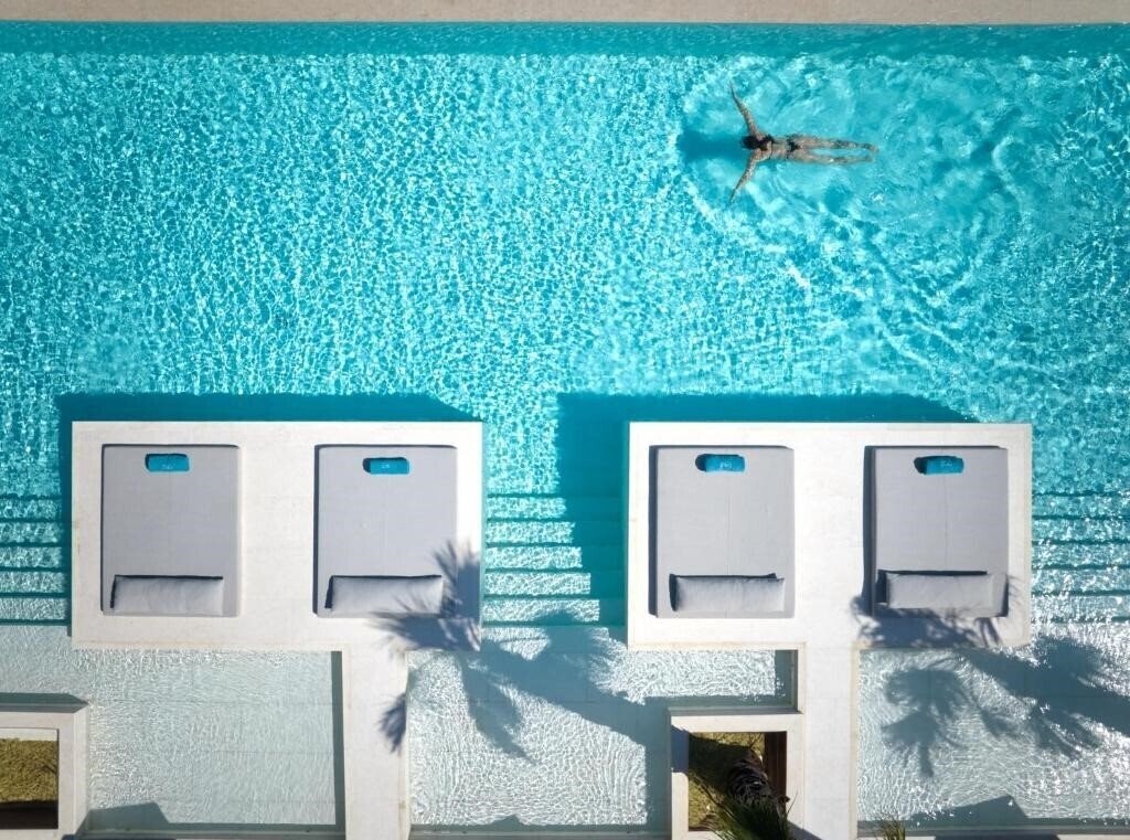 Готель Oros Luxury Beach Resort 5*