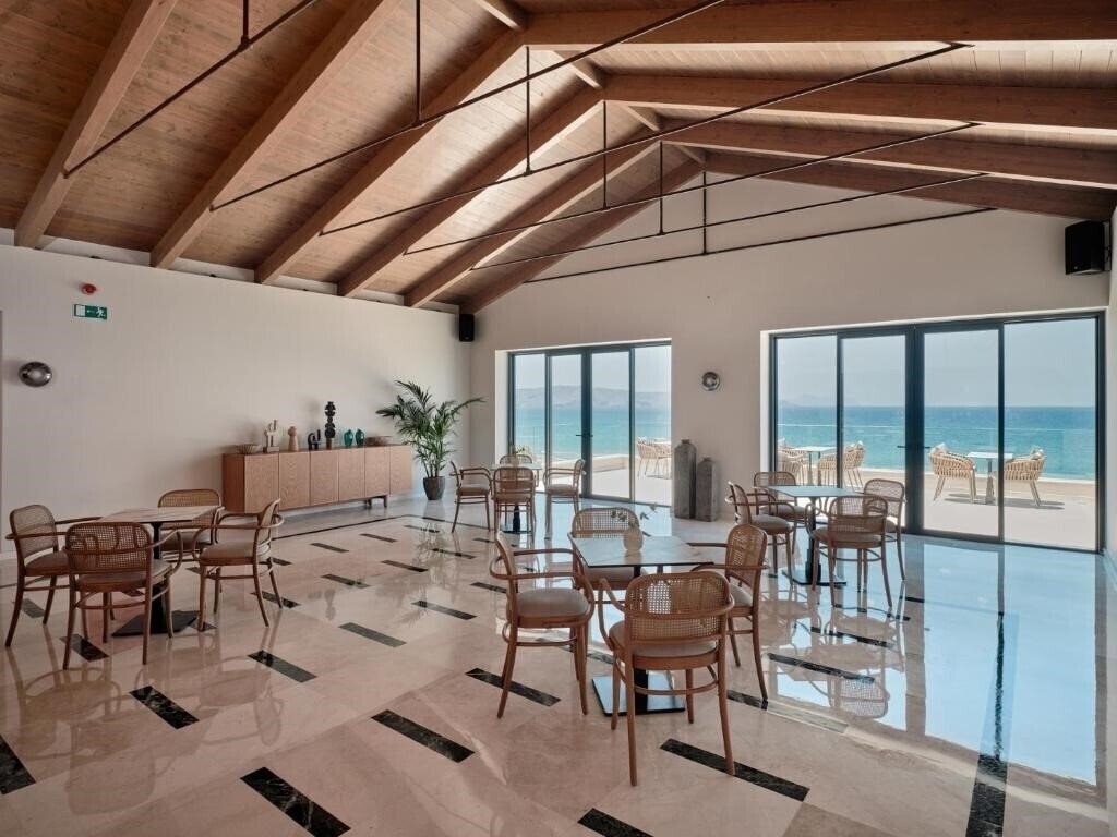 Вид Oros Luxury Beach Resort 5*