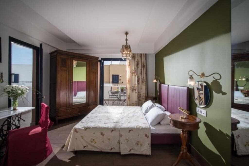 Вид Nami Hotel & Suites 4*