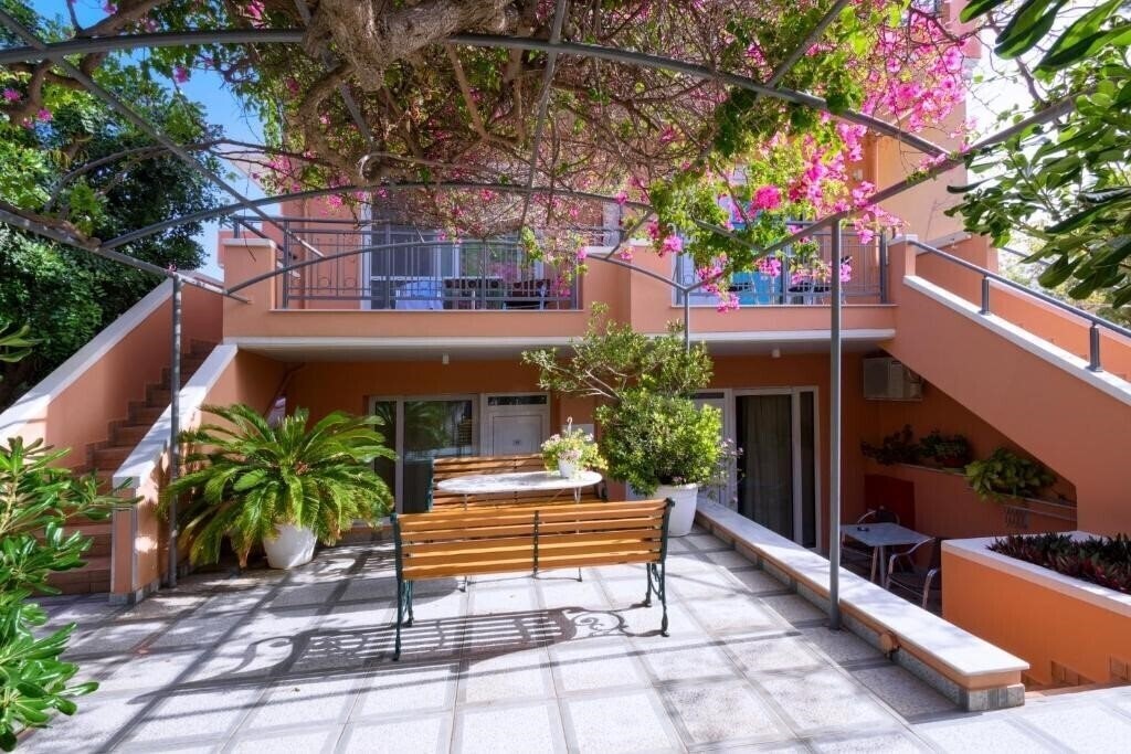 Готель Poseidon Studios & Apartments 3*