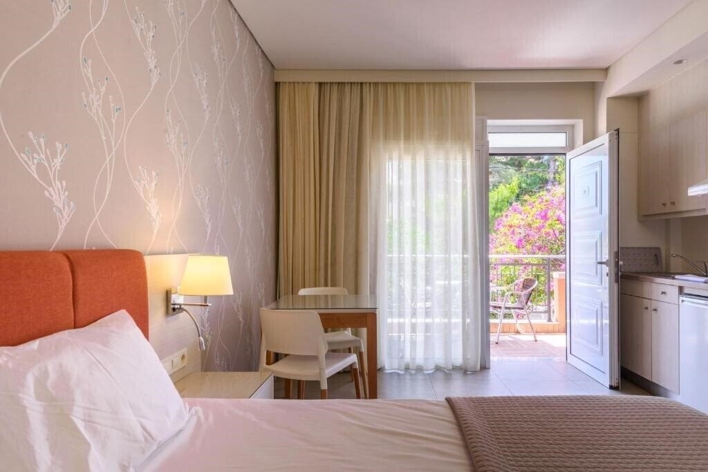 Вид Poseidon Studios & Apartments 3*