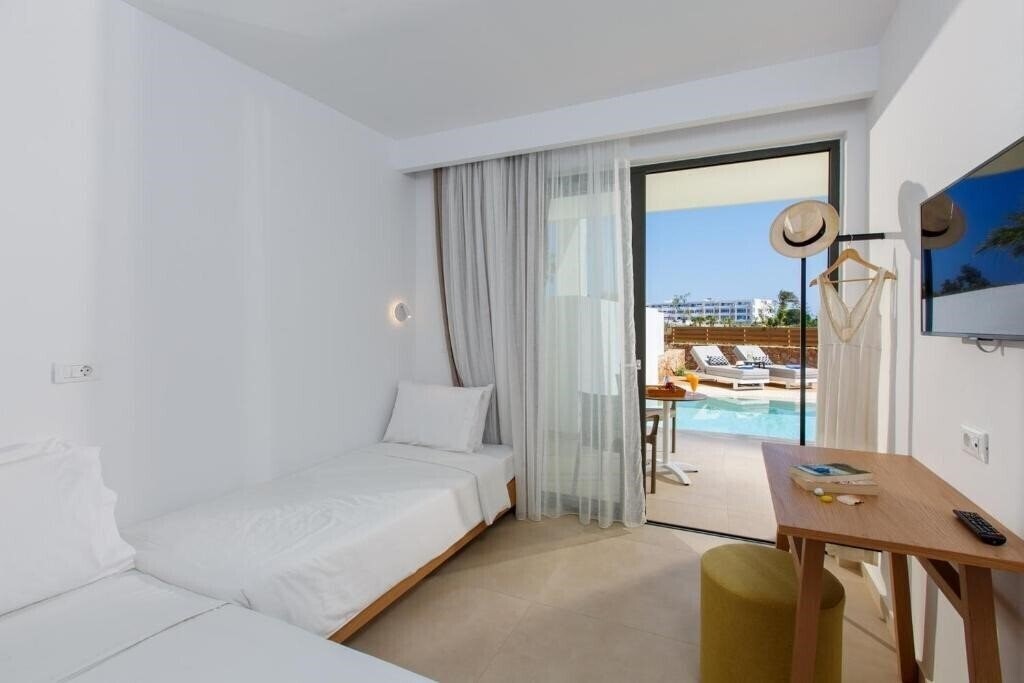 Панорама Aloe Boutique Hotel Powered By Anissa Beach 4*