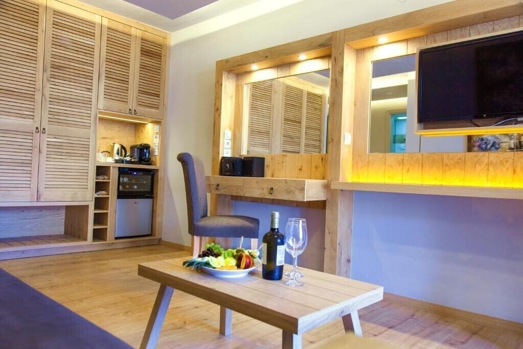 Панорама Elmi Suites 4*