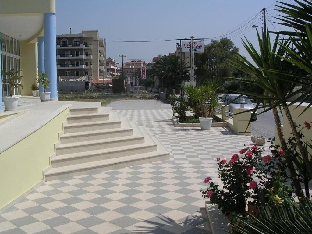 Территория Eleni Palace 3*