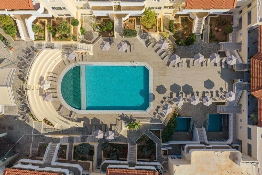 Отель Alexander House 4*