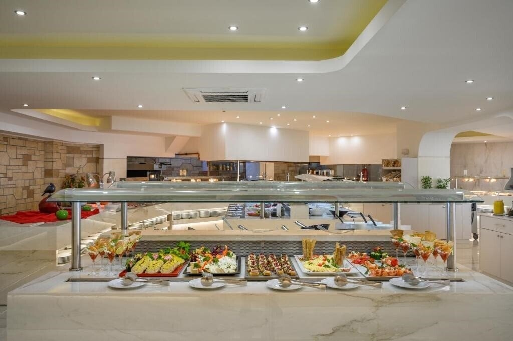 Апартаменты Vantaris Palace 4*