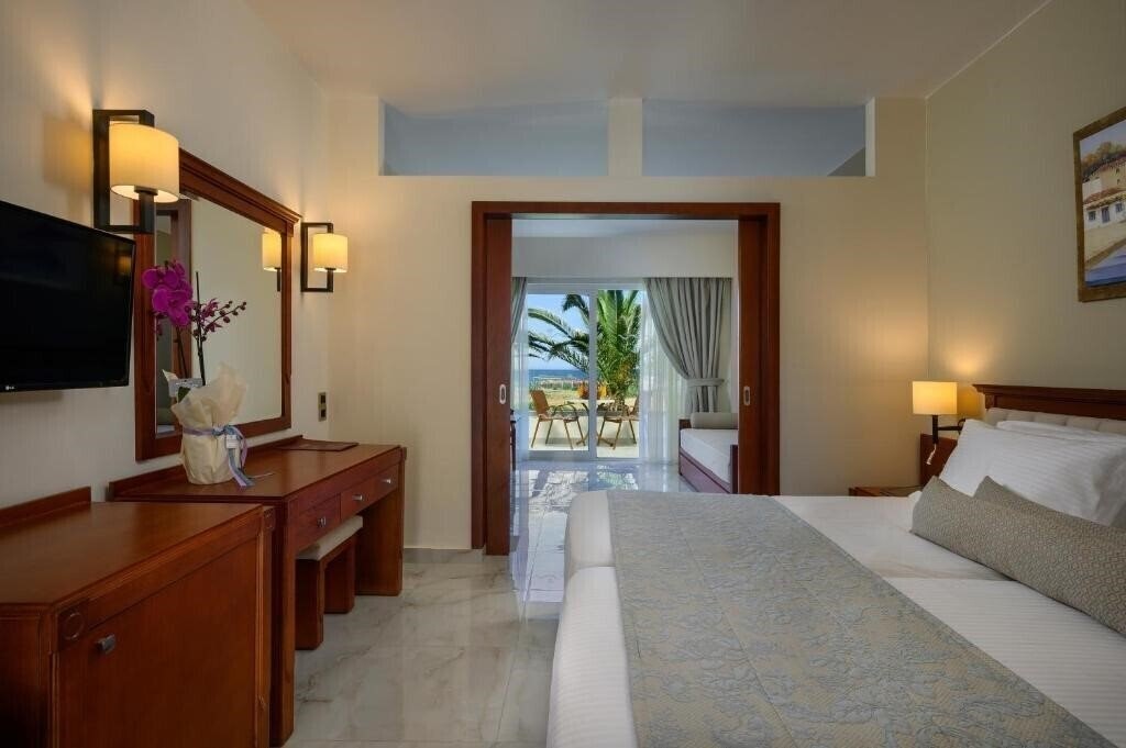 Фото Vantaris Palace 4*