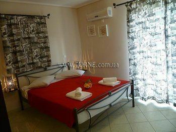 Территория Alexandros Hotel 4*