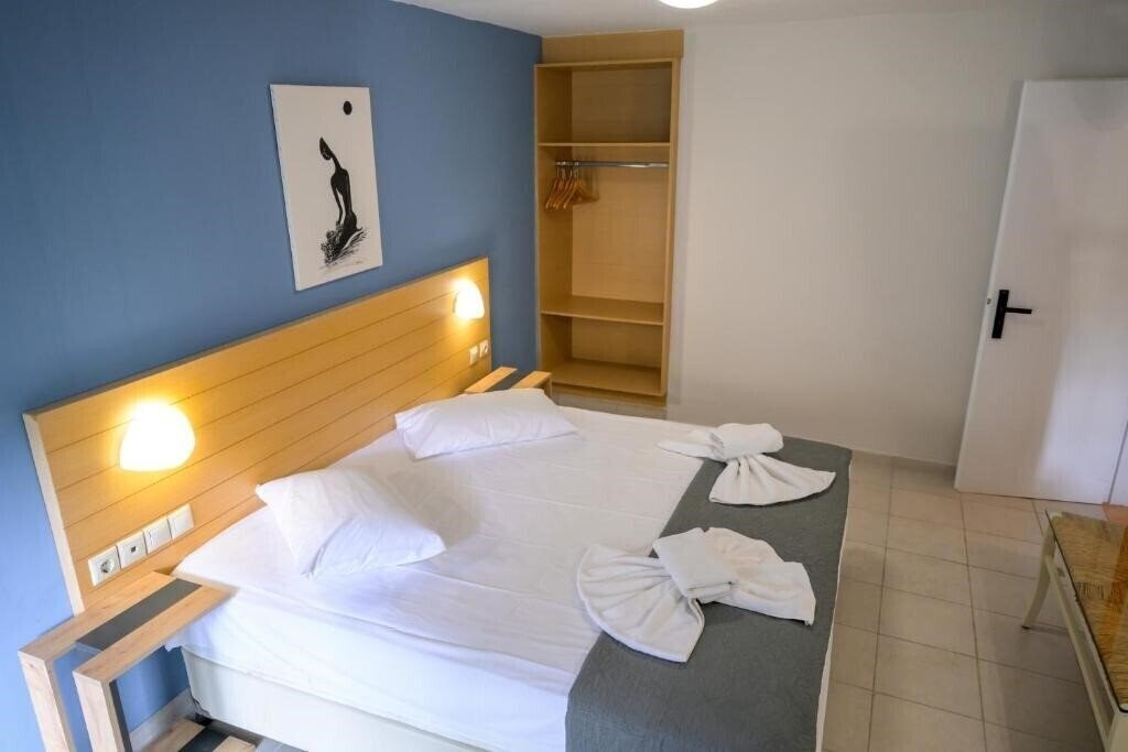 Апартаменти Rouda Bay Beach Hotel (ex. Rouda Bay Hotel) 3*