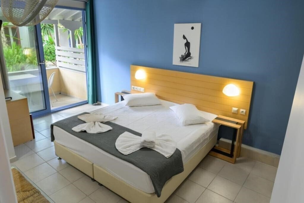 Фотографія Rouda Bay Beach Hotel (ex. Rouda Bay Hotel) 3*