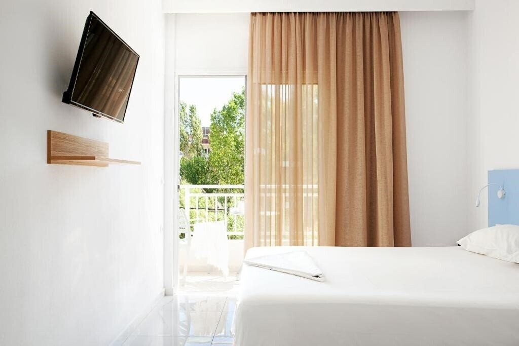 Вид Avra Beach 3*