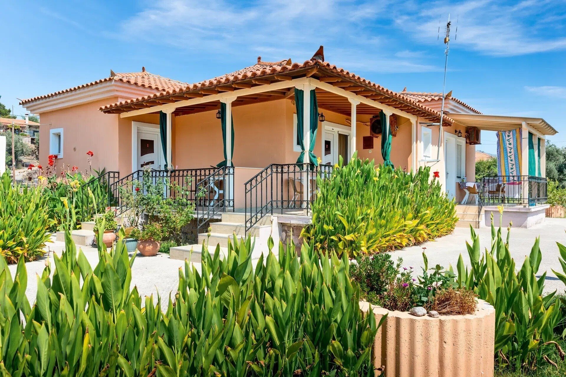 Отель Rafael Studios 2*