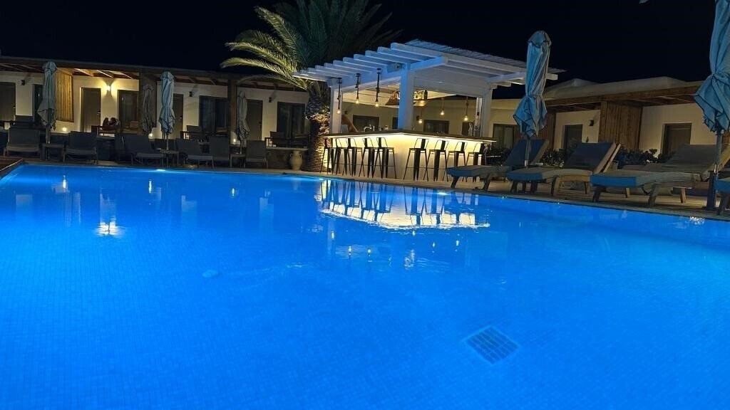 Территория Petinaros Hotel 3*