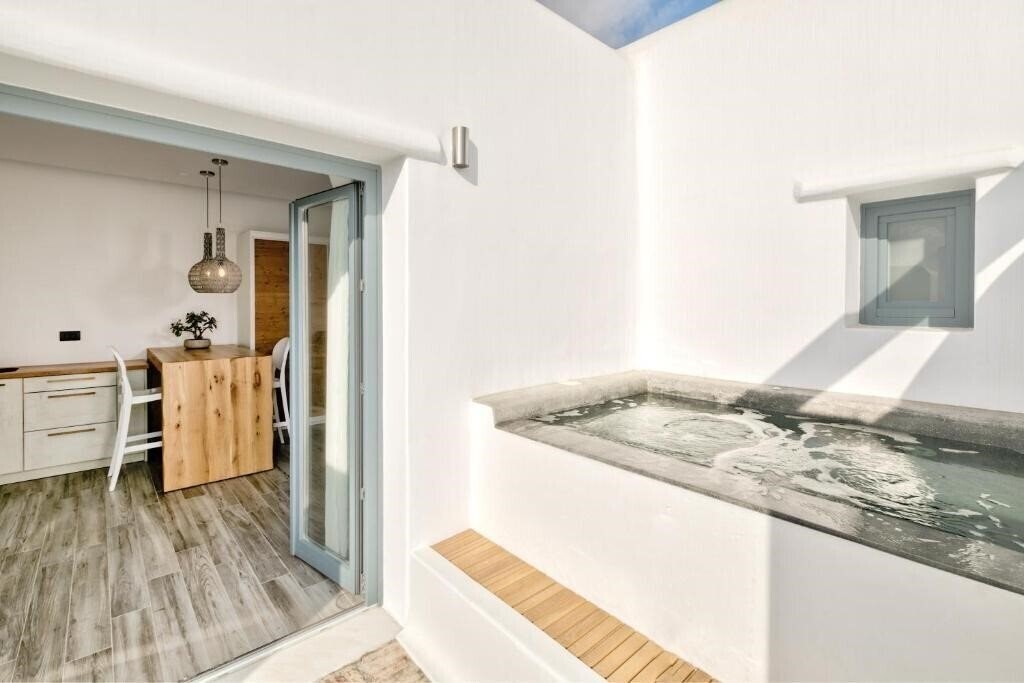 Фотографія Portes Mykonos Suites & Villas 4*