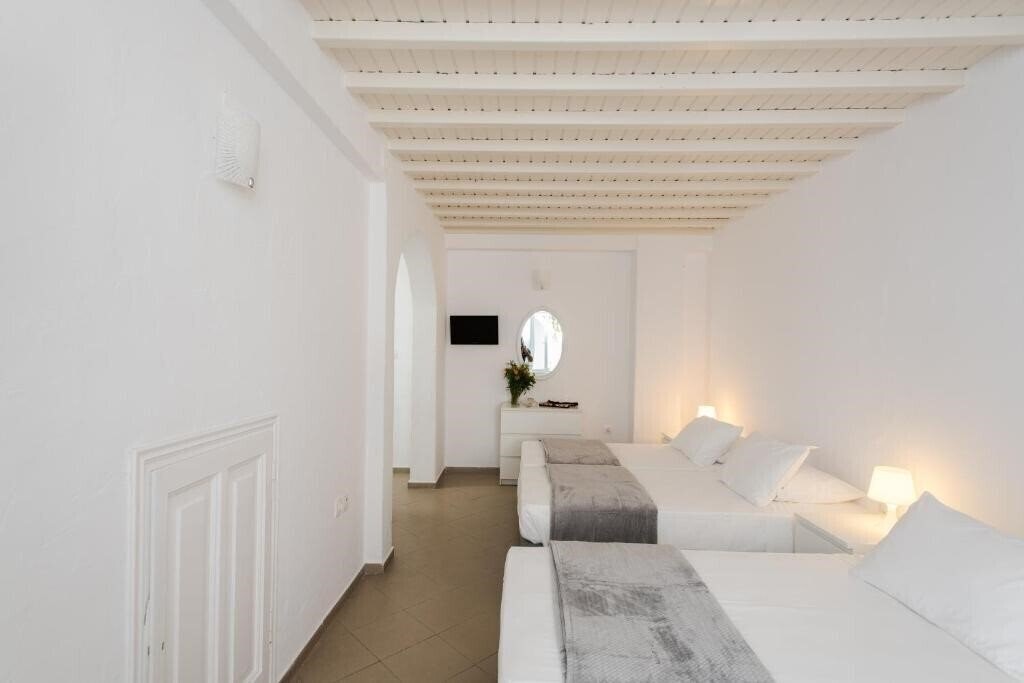 Апартаменти Lirous Studios 3*