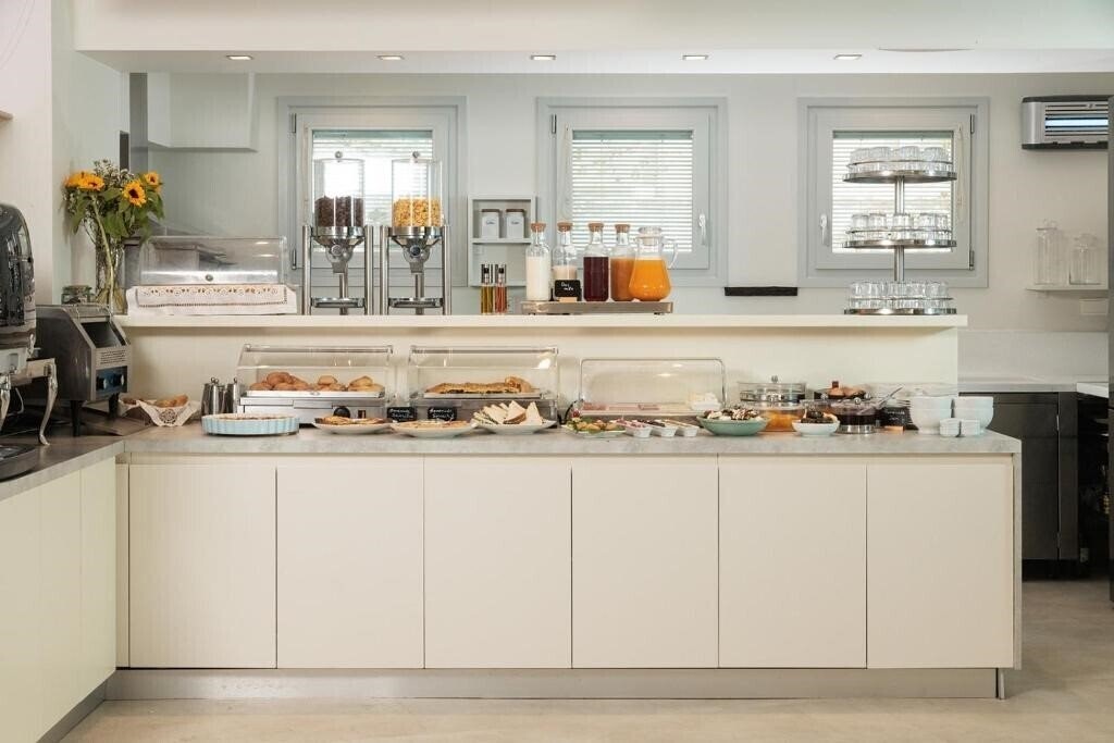 Територія Iria Beach Art Hotel 4*