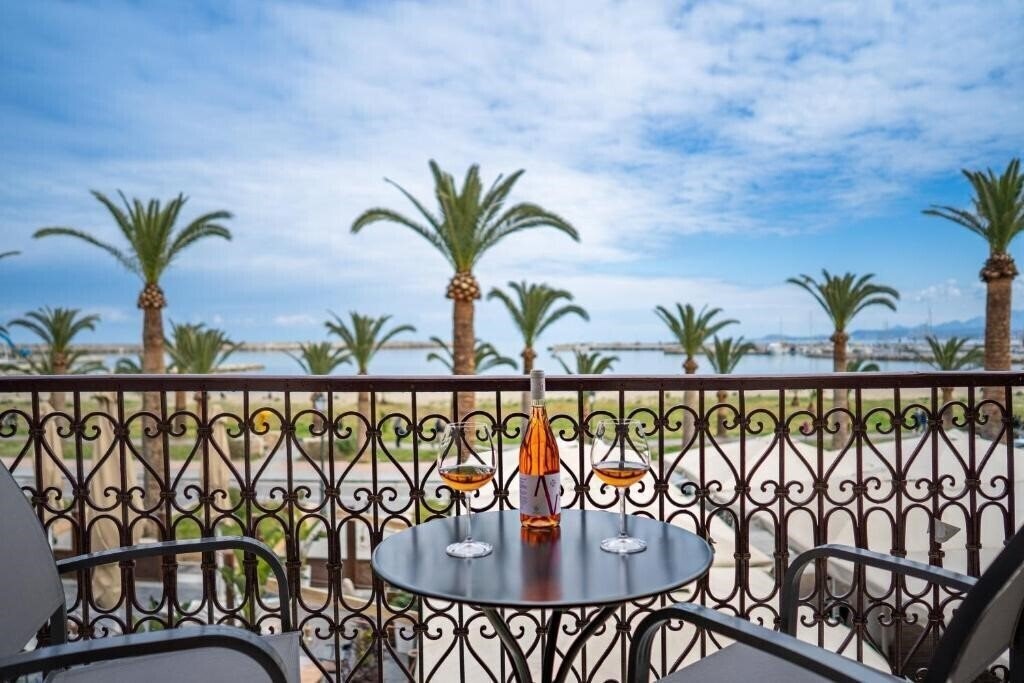 Панорама Mitos Suites 4*