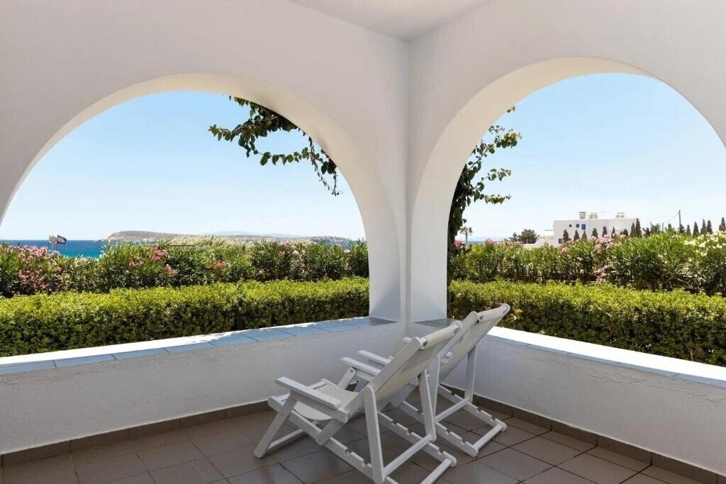 Апартаменти Golden Beach Paros 3*