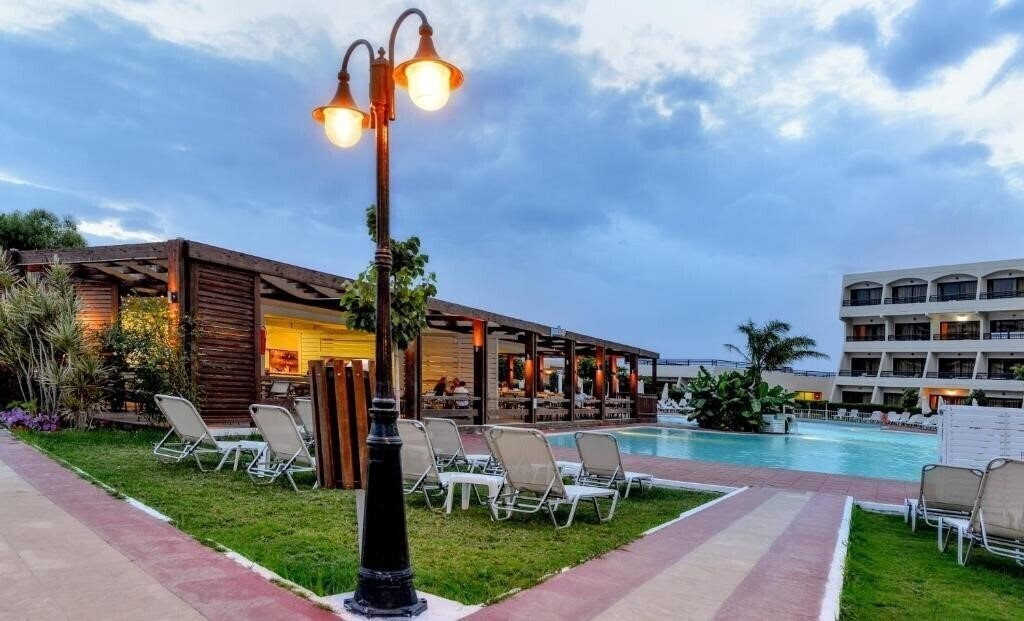 Территория Sol by Melia Cosmopolitan Rhodes (ex. Cosmopolitan Zeus Hotel) 4*
