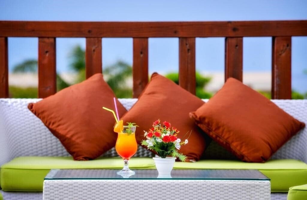 Панорама Mare Blue Cosmopolitan Beach Resort 4*