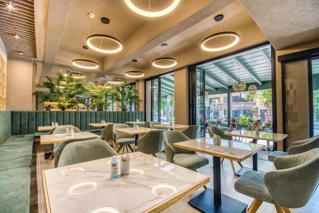 Фотографія Astron 2*