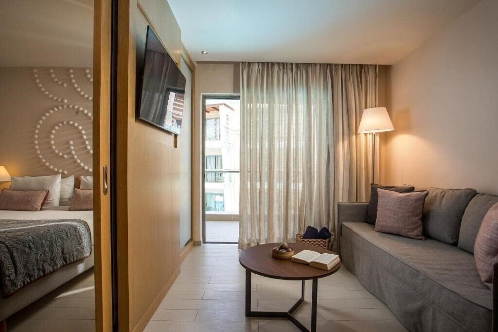 Отель Eden Roc Resort 5*