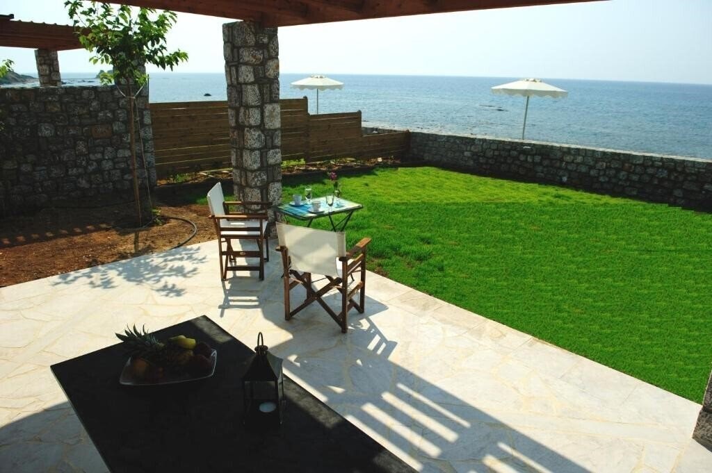 Вид Alisahni Beachfront Villas вилла