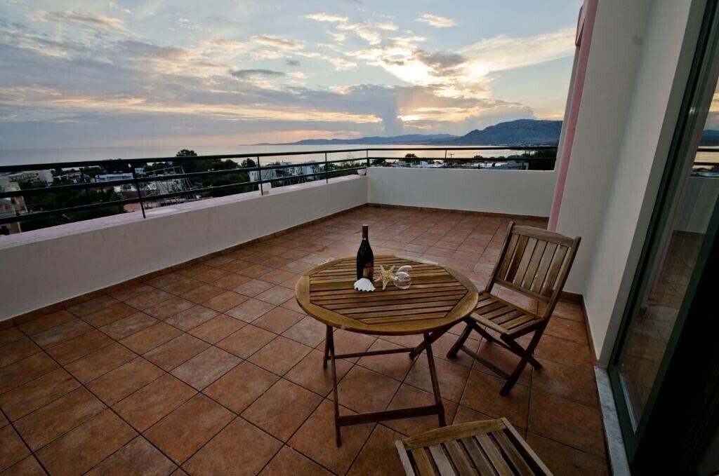 Панорама Stella Hotel Pefkos 3*