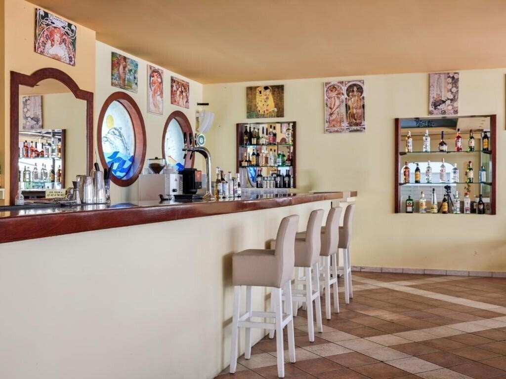 Территория Pearl Hotel 2*