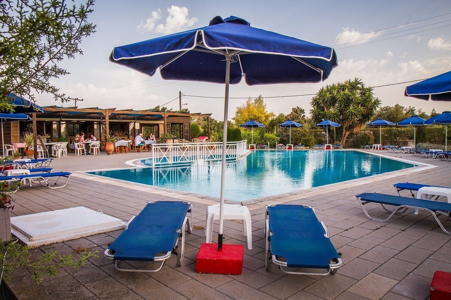 Апартаменти Hotel Alkmini 3*