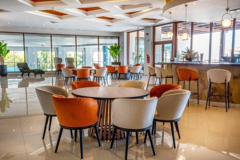 Картинка Mythos Beach Resort 5*