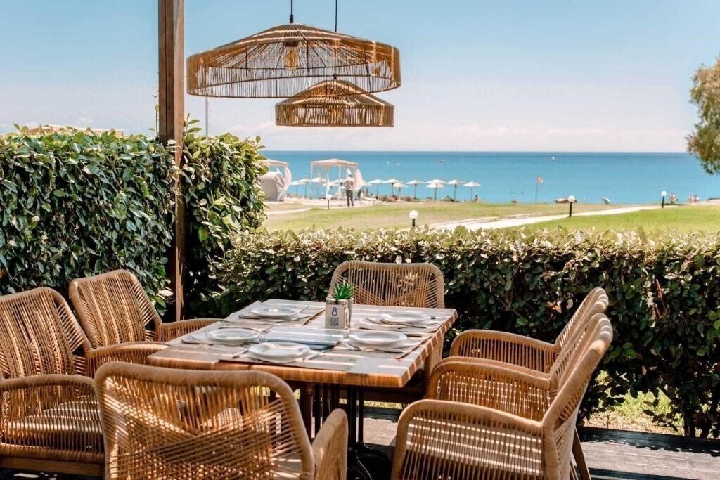 Панорама Mythos Beach Resort 5*