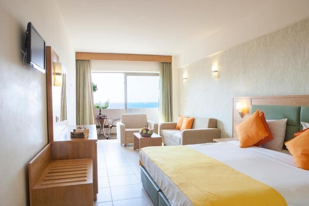 Апартаменты Ialyssos Bay Hotel (ex. Ialyssos Bay Suneo Club Hotel ) 4*