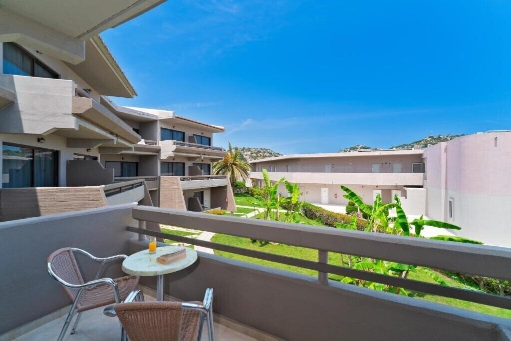 Территория Cathrin 4*