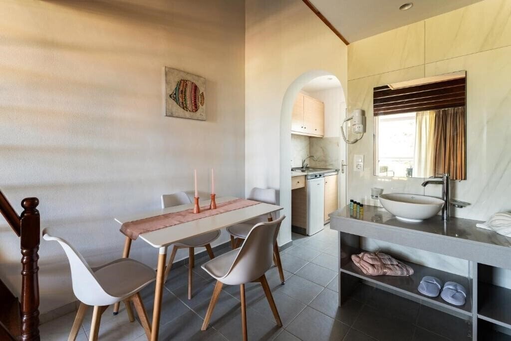 Отель George Beach Studios 2*