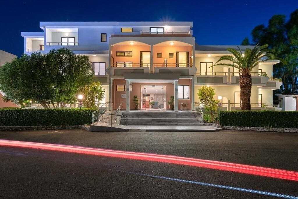 Апартаменти Meliton Hotel 3*