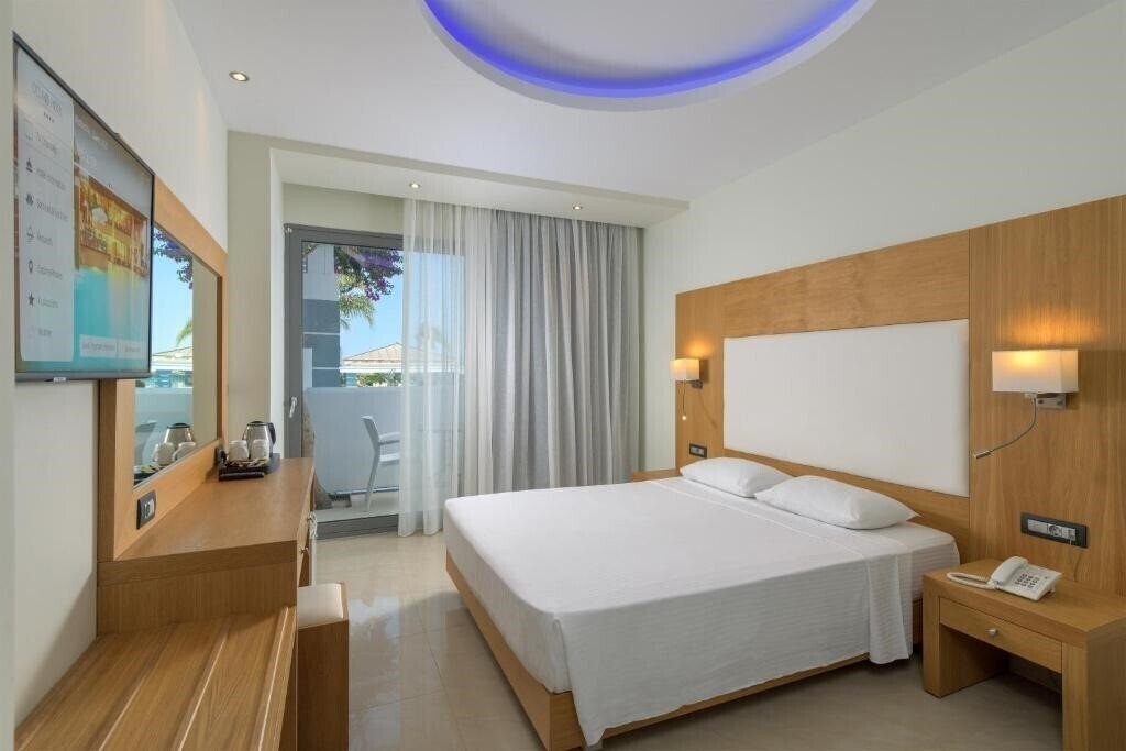 Вид Oceanis Rhodes 4*
