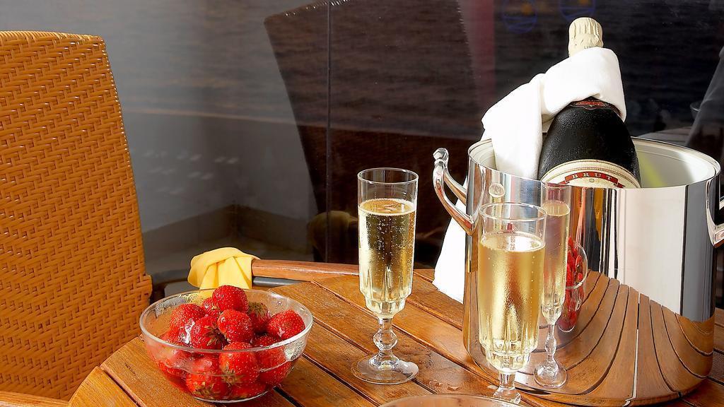 Апартаменты Blue Sky City Beach Hotel 4*