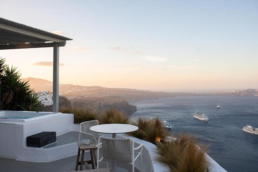 Апартаменты Iconic Santorini Hotel 5*