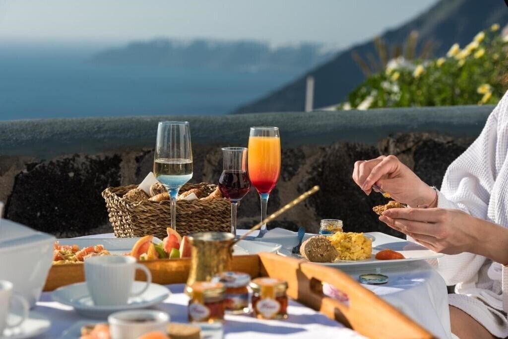 Апартаменты Adamant Suites 4*