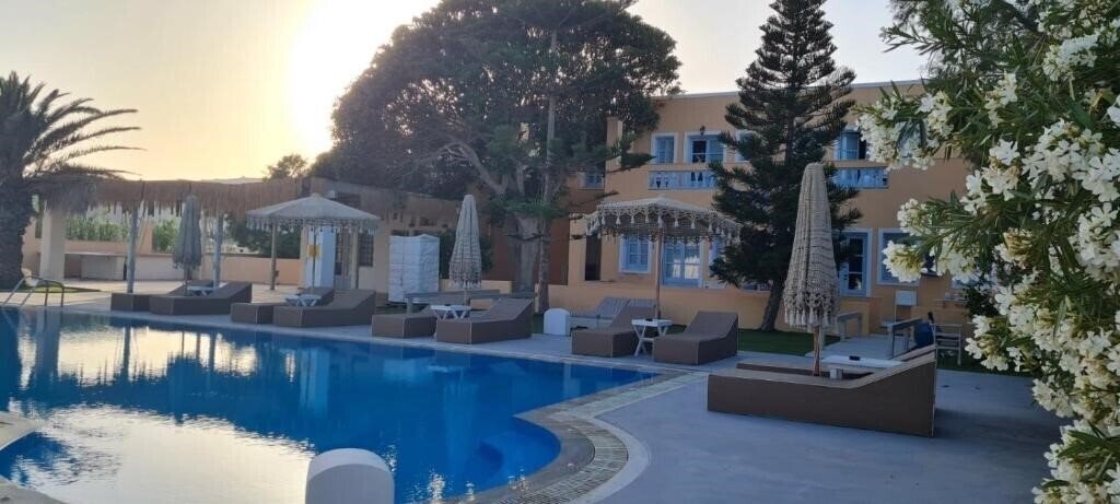 Апартаменти Jojo Beach Hotel & Bar 3*