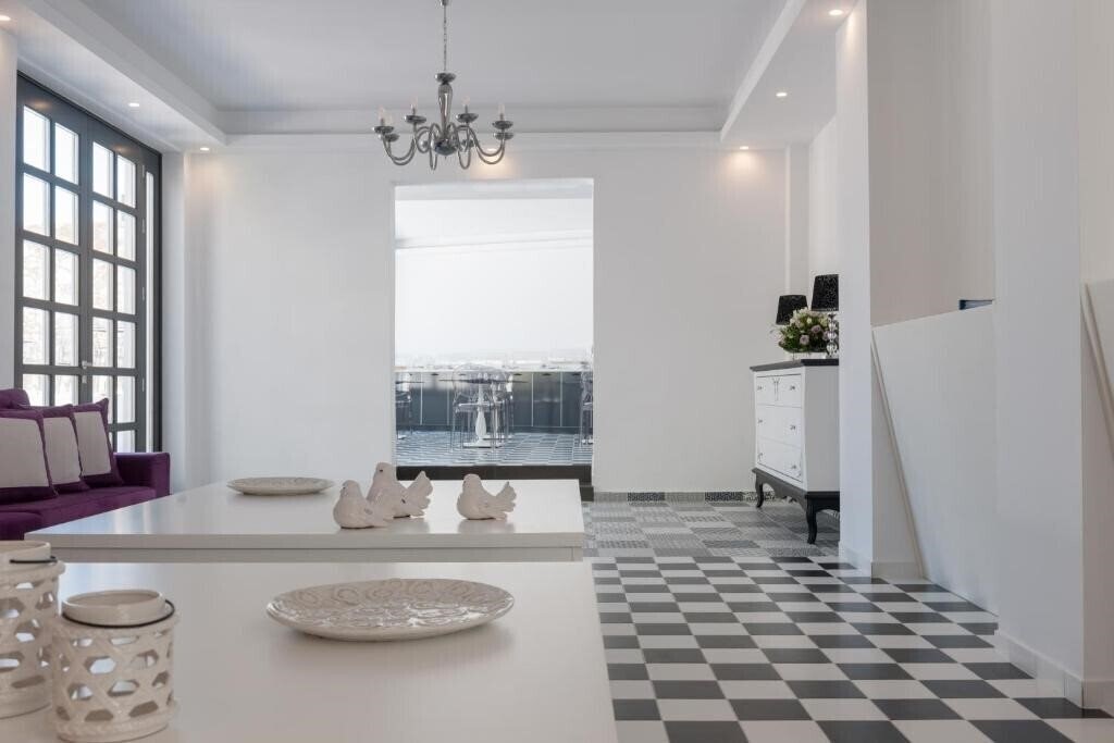 Фотографія Crown Suites 3*