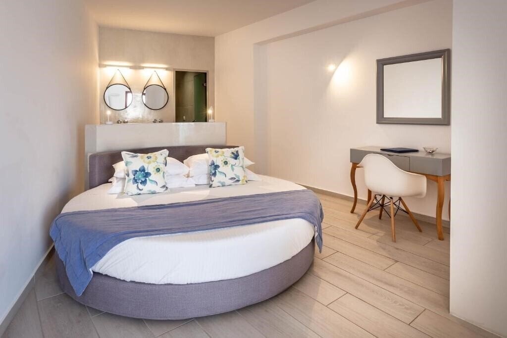 Апартаменти Crown Suites 3*